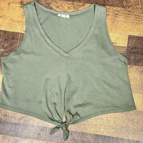 Heart and Hips Green V Neck Knot Front Crop Tank Top Size Medium - Picture 3 of 6